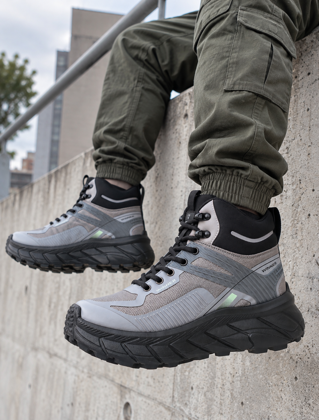 Bota suela liviana  Hombre 2674 Gris