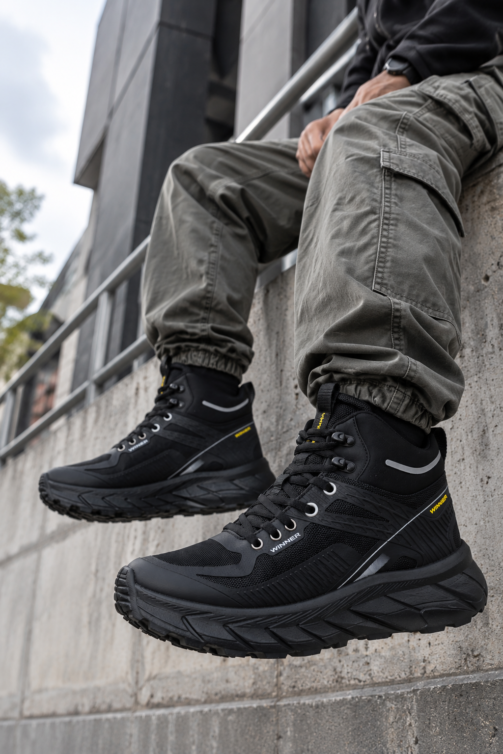 Bota suela liviana  Hombre 2674 Negra